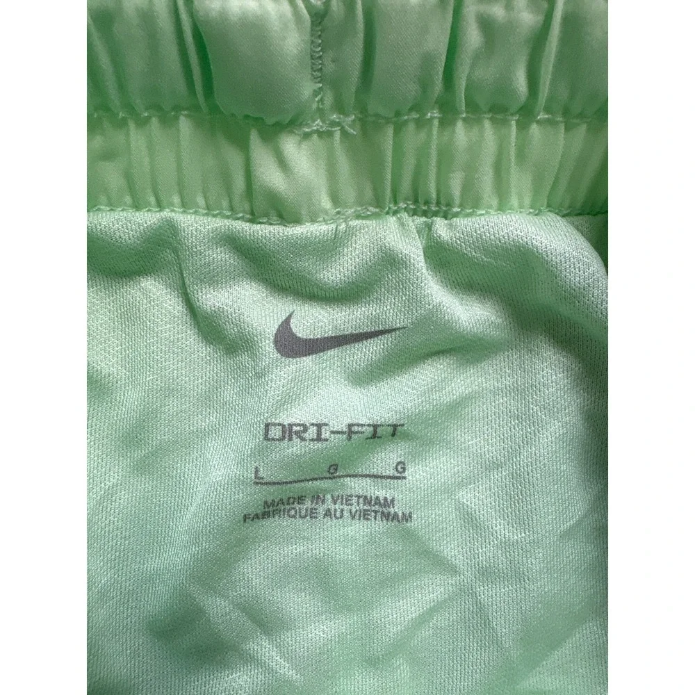 Nike One Kids Dri-FIT Training Shorts Light Green Loose Fit DX4967-376 Large‎